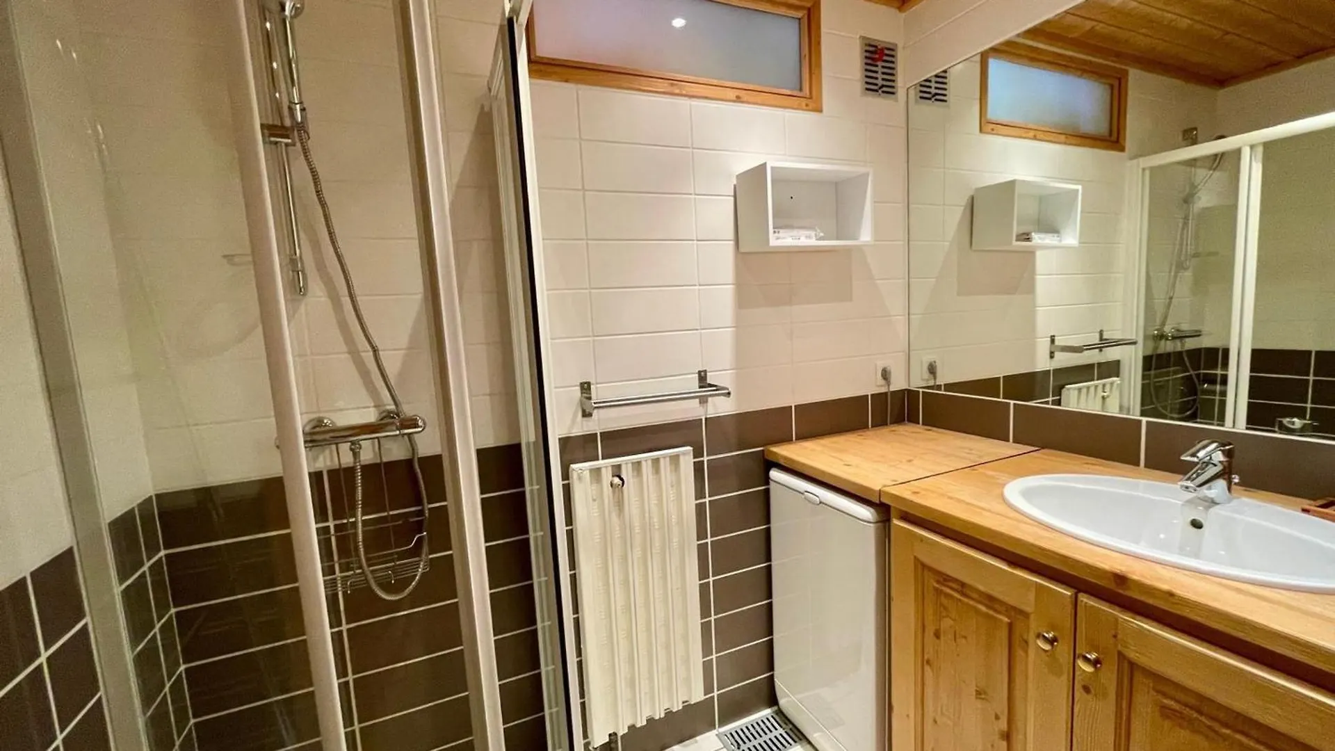 Appartement Courchevel Moriond - Appart 6 Pers, Acces Pistes Et Balcon Sud - Fr-1-563-161